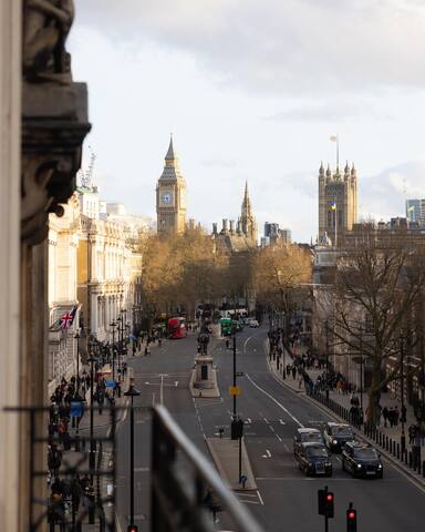 Spacious two-bed apartment 100m from Trafalgar sqr gallery image 4