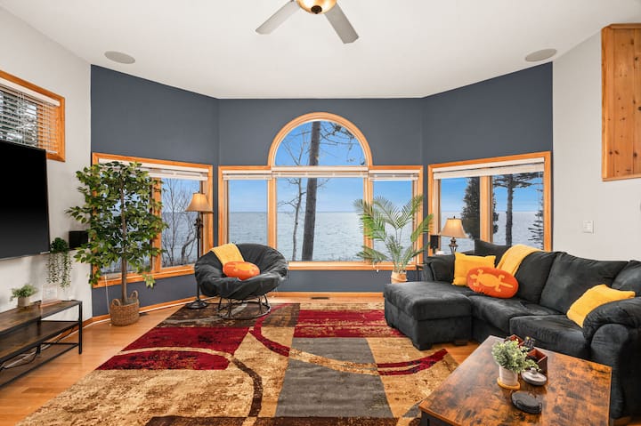 Luxurious Home on Lake Superior | Fjordheim - Houses for Rent in