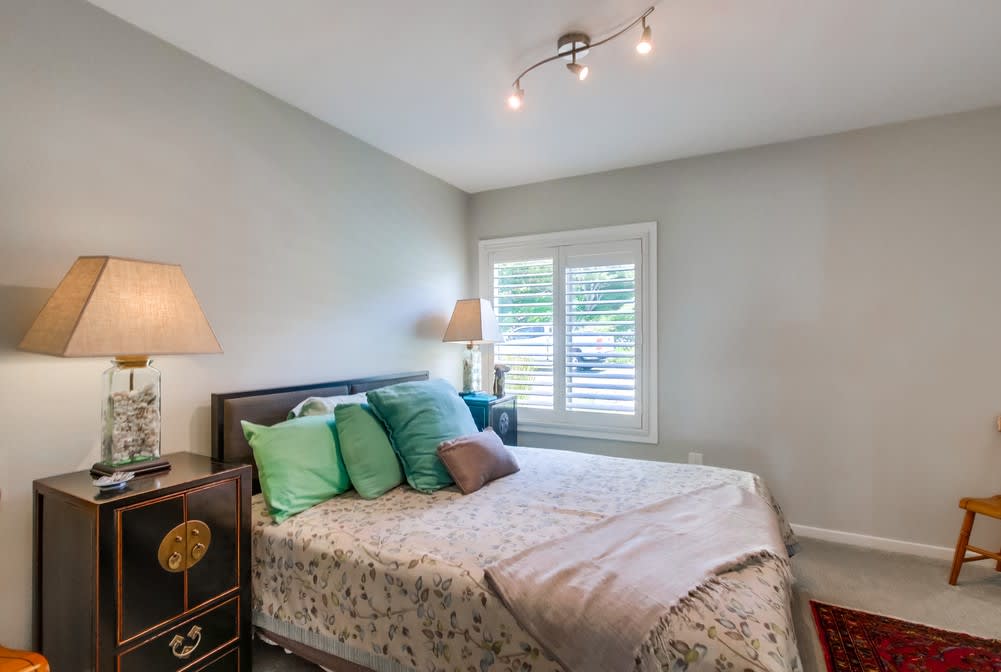 #2 Queen-ის სასტუმრო ოთახი