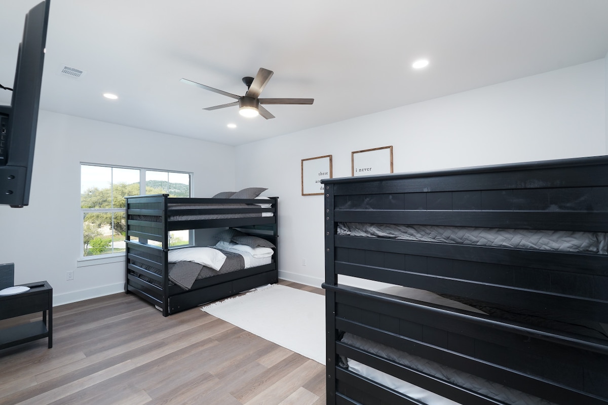 מוכנים לכל דבר – מיטות הקומתיים שלנו עם סלסילות נשלפות מושלמות לאירוח המשפחה שלכם