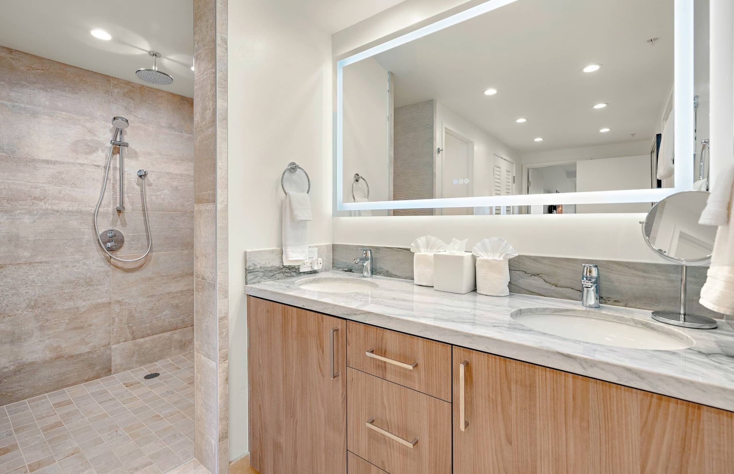 Condo in Lahaina · ★4.9 · 2 bedrooms · 2 beds · 2 baths - Image 25