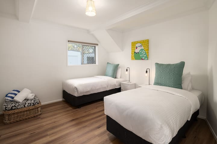 غرفة نوم في الطابق السفلي 4