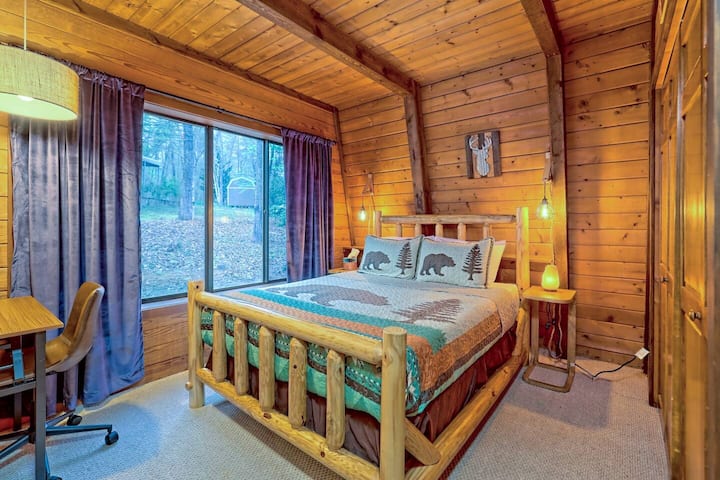 Spavaća soba 2 bračna kreveta + radni prostor