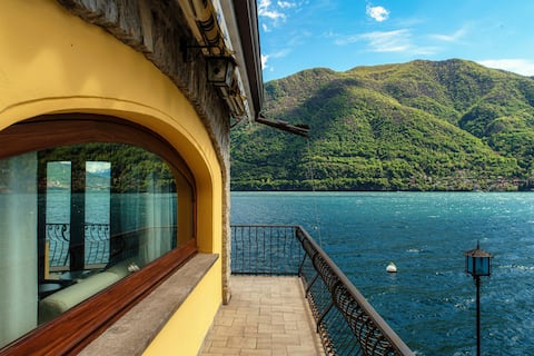 Lakeside flat (Darsena Lake View)