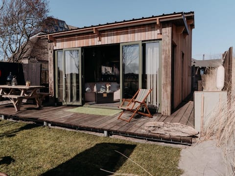 Top performing Airbnb: Rustic Beach Getaway w/ Bikes in Uyterland