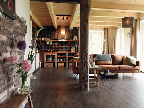 Popular Airbnb listing: Vossehoeck 3 Apartment with nature reserve view in Uyterland