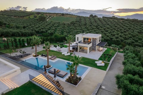 Villa Yolies in Crete with private pool