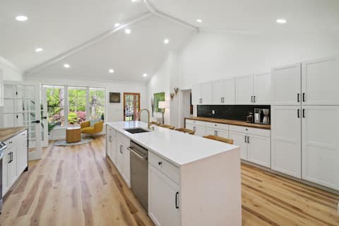 Urban Farmhouse with a Modernism Twist!