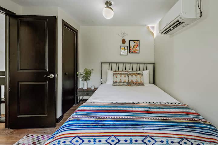 La chambre 3 dispose d'un lit queen size. 