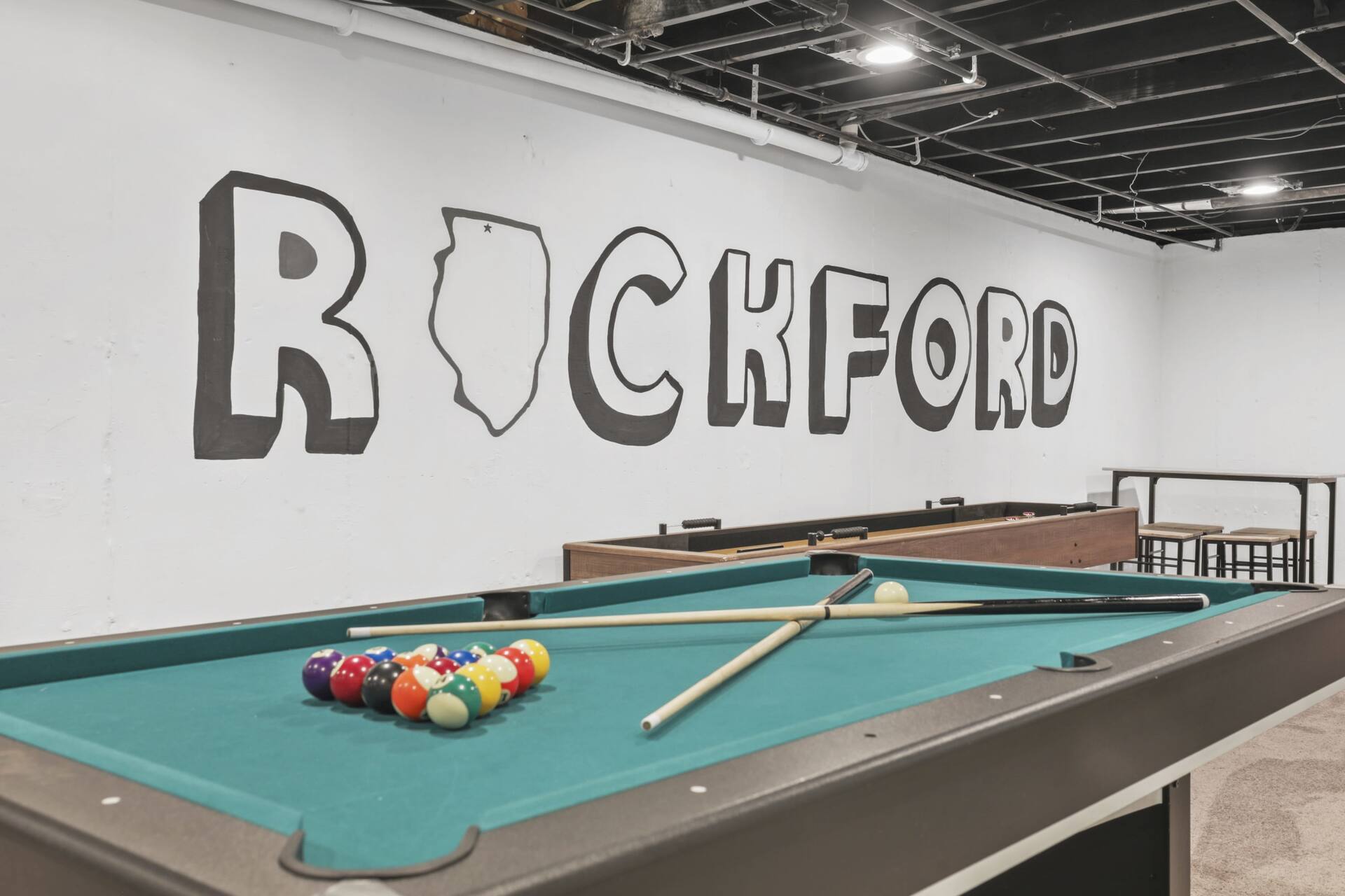 Hot Tub - Fire Pit - Game Room - King Suite - Pets