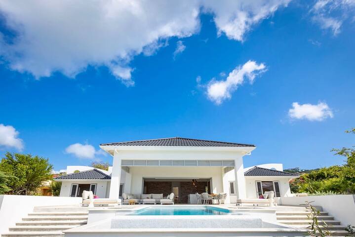 Coral Estate Rentals managed Airbnb listing 3