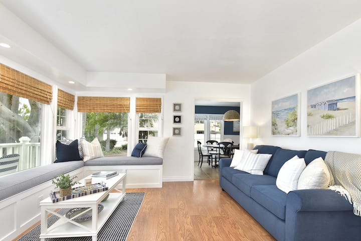 Peninsula Point Gem- Updated Beachy Cottage - Newport Beach, CA