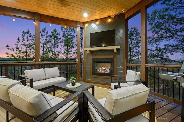 Panoramic Mountain Views | Spacious Lodge