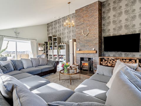 6 Bed in Winchburgh (94359)