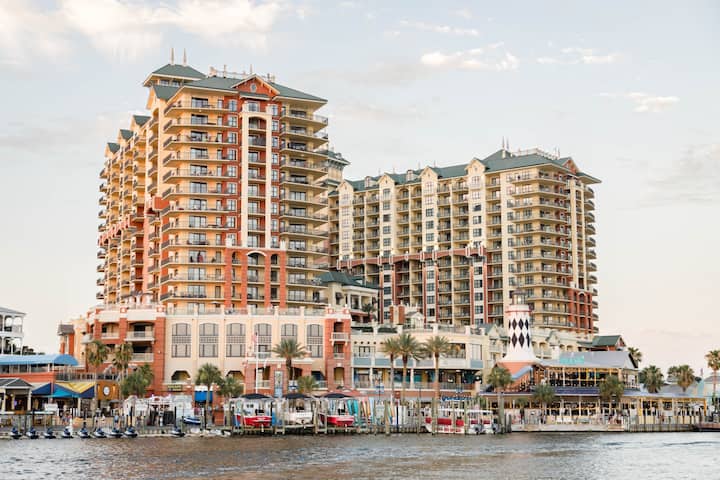 Emerald Grande Vacation Rental - Ferris Wheel, Destin