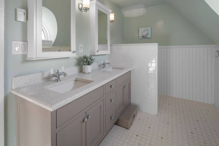 New Victorian Penthouse gallery image 5