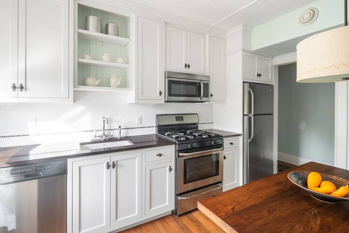 New Victorian Penthouse gallery image 3