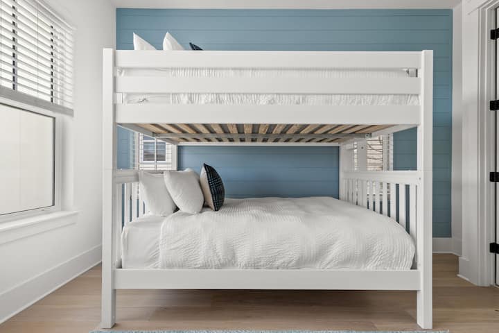 غرفة نوم كاملة بسرير بطابقين رقم 6 مع تلفزيون ذكي