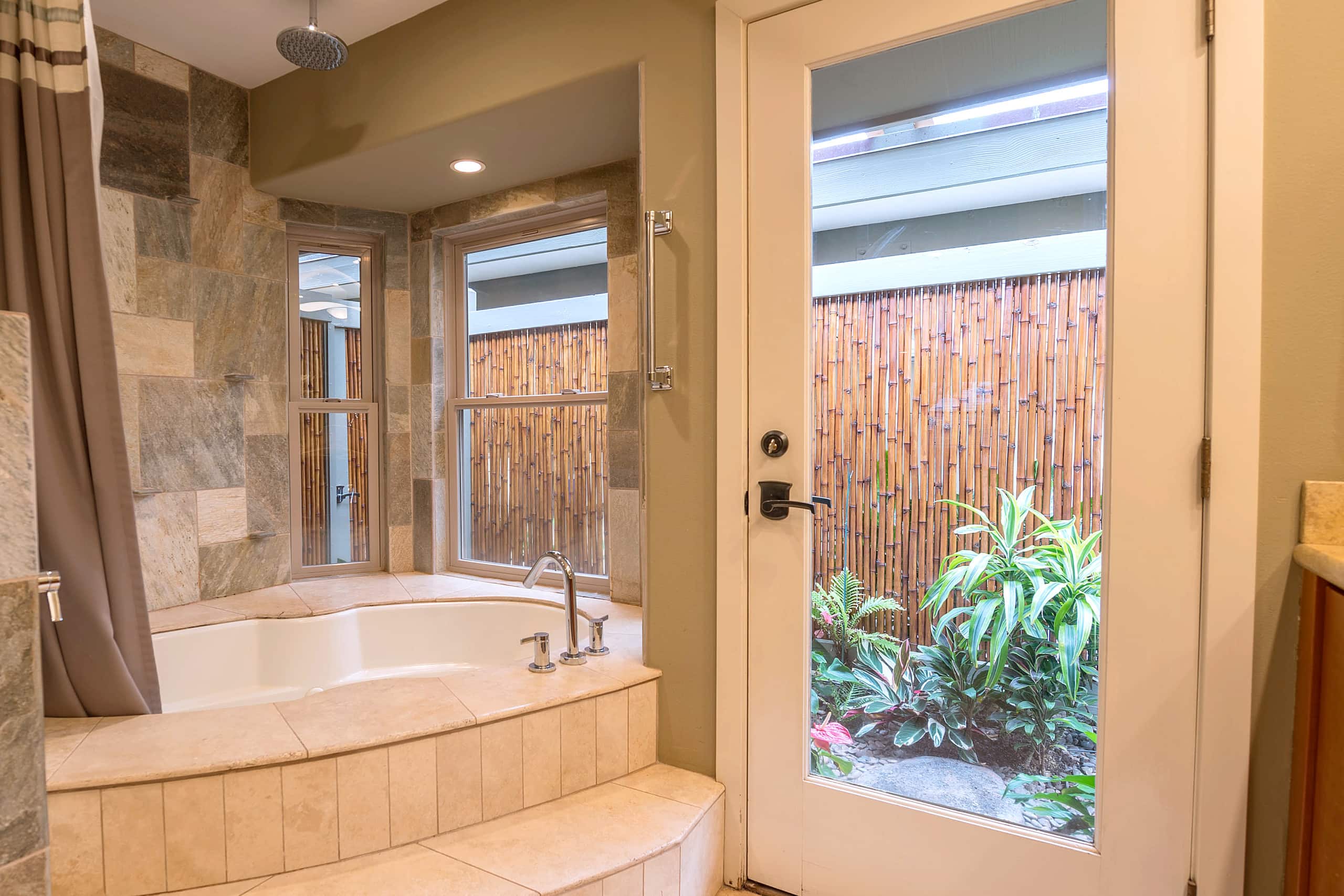 Home in Lahaina · ★4.91 · 4 bedrooms · 5 beds · 4 baths - Image 17