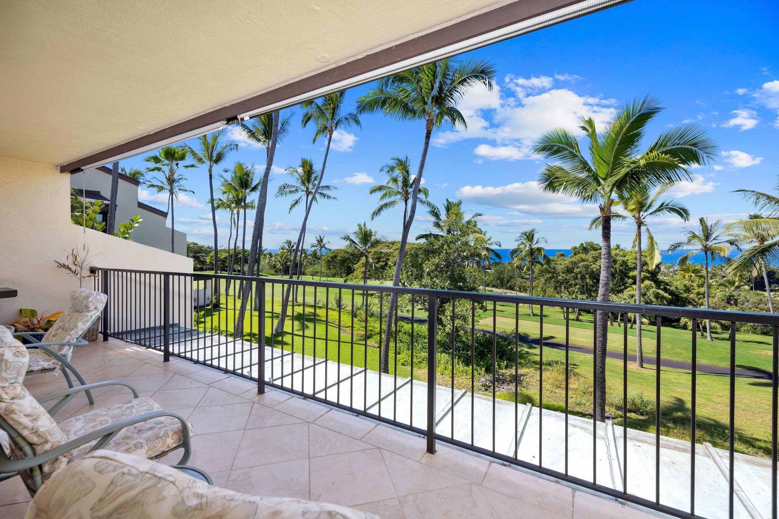 Condo in Kailua-Kona · ★4.67 · 3 bedrooms · 4 beds · 2 private baths - Image 35