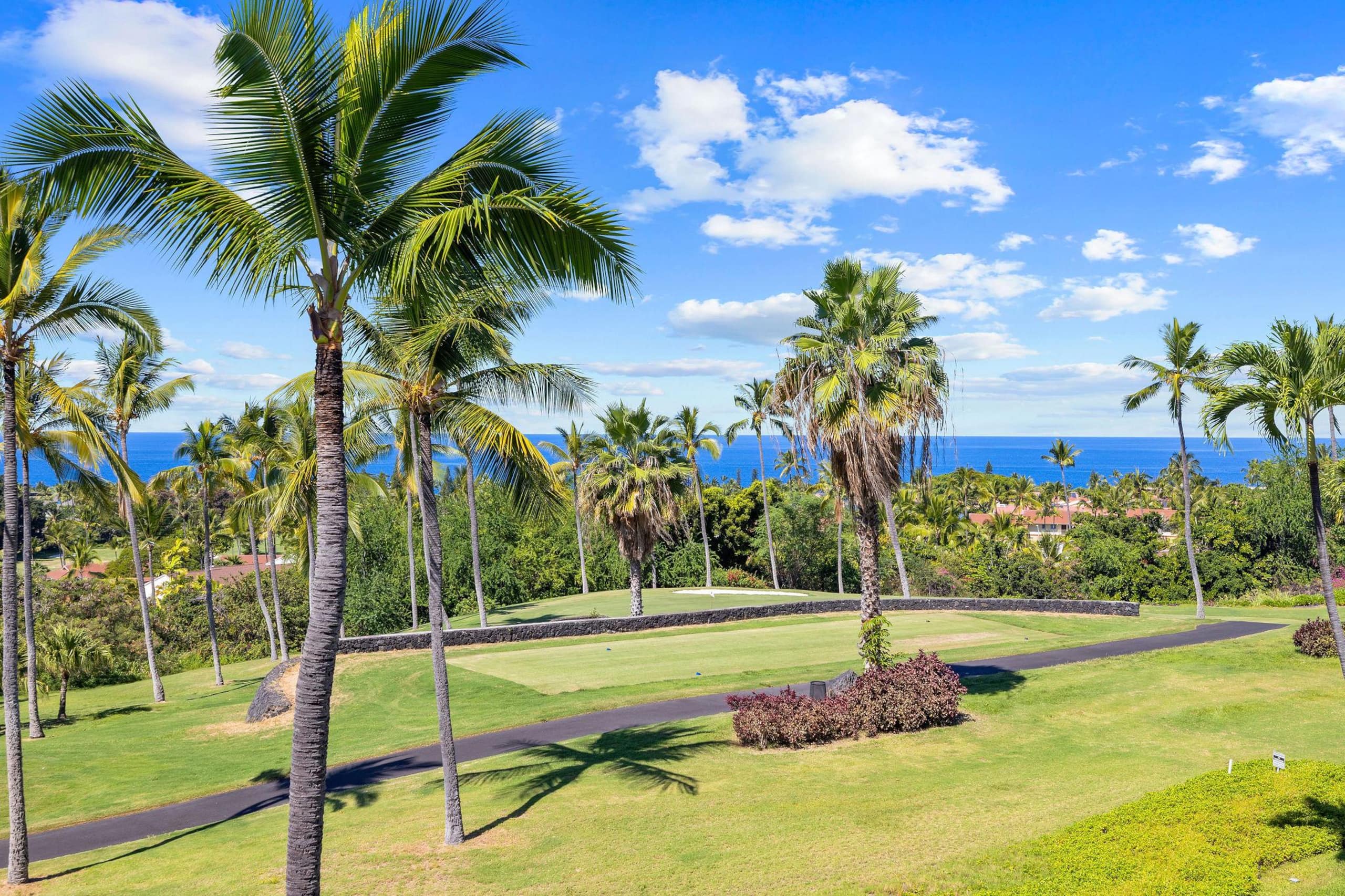 Condo in Kailua-Kona · ★4.67 · 3 bedrooms · 4 beds · 2 private baths - Image 34