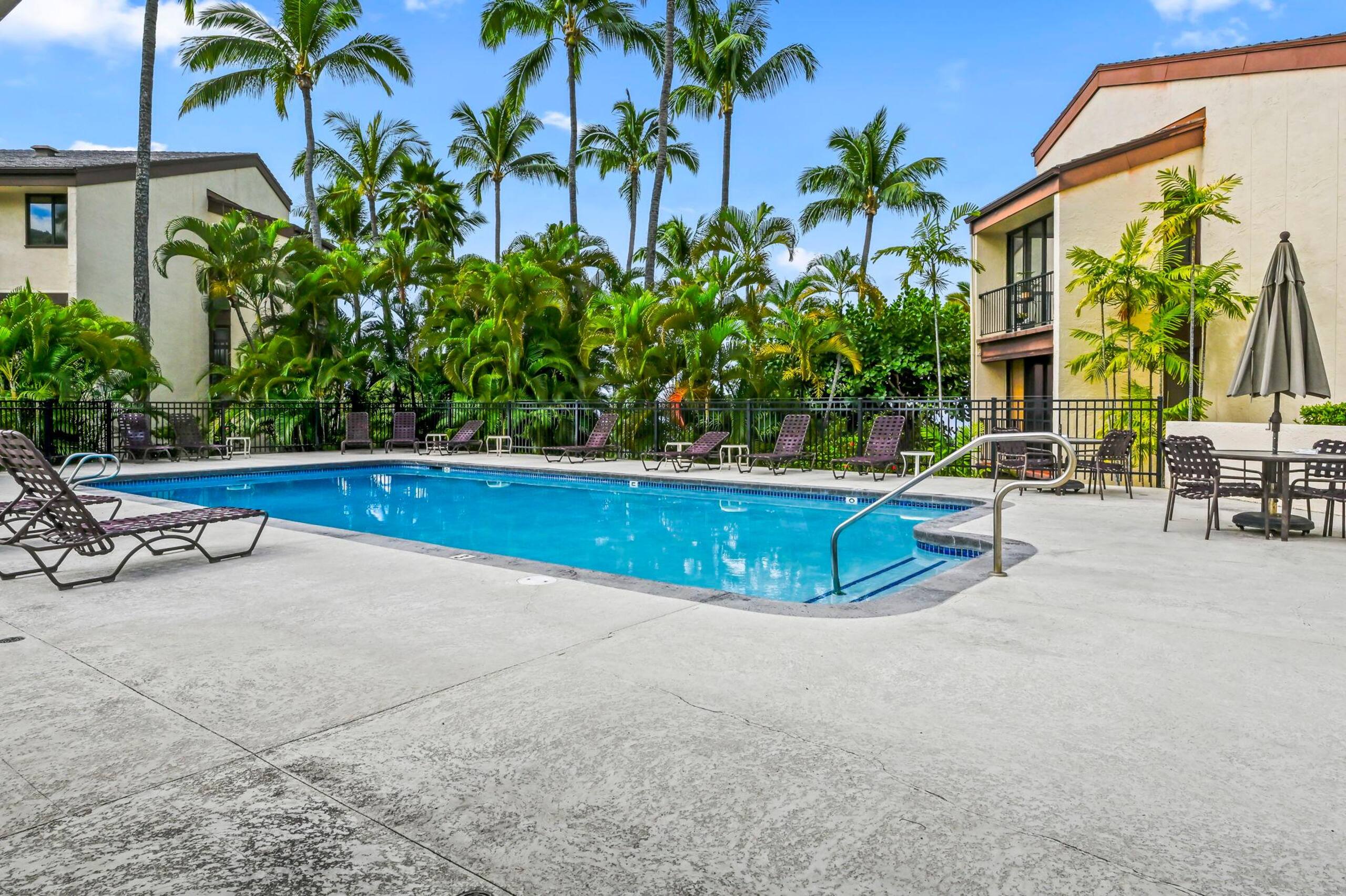 Condo in Kailua-Kona · ★4.67 · 3 bedrooms · 4 beds · 2 private baths - Image 43