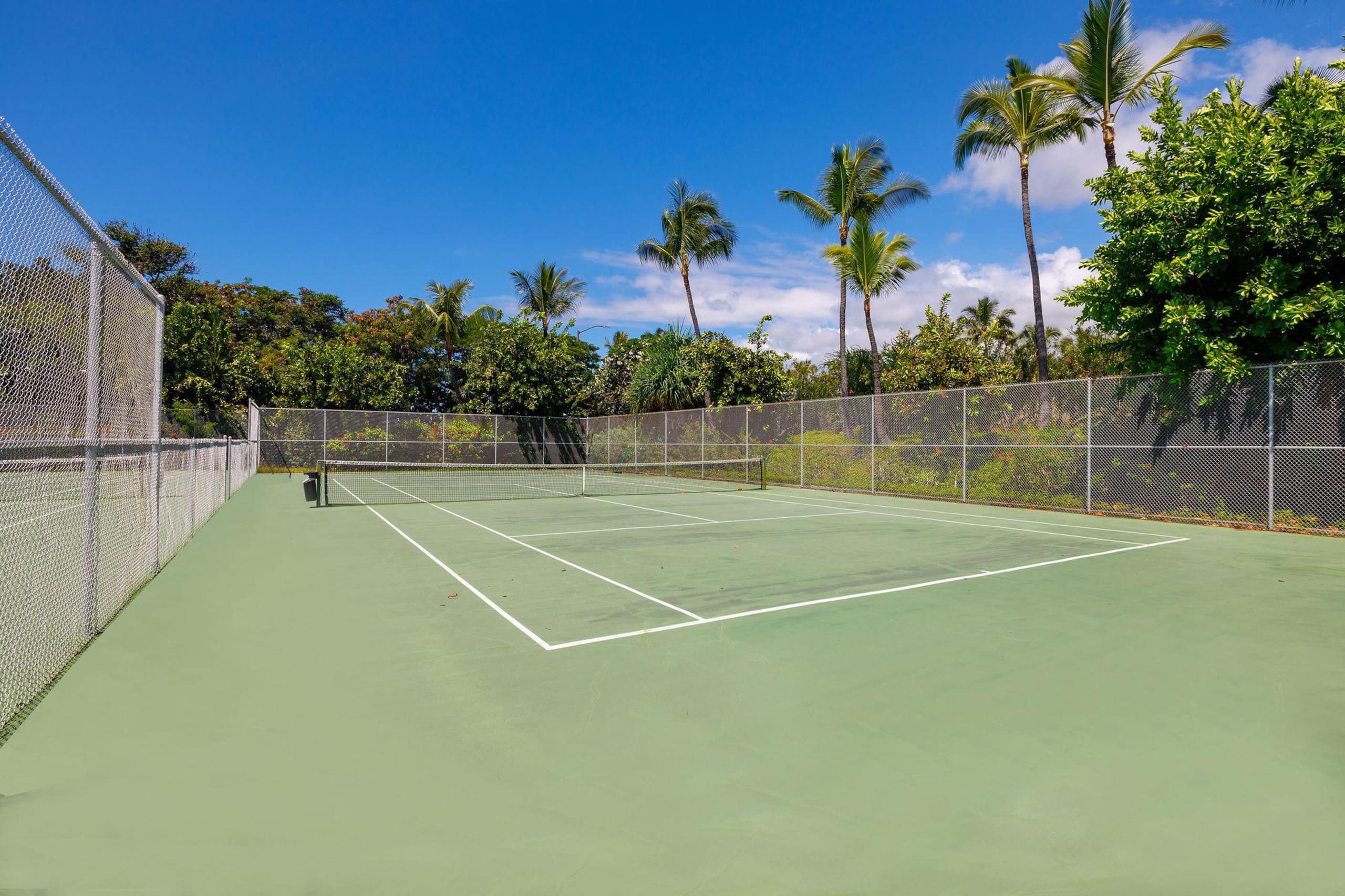 Condo in Kailua-Kona · ★4.67 · 3 bedrooms · 4 beds · 2 private baths - Image 38