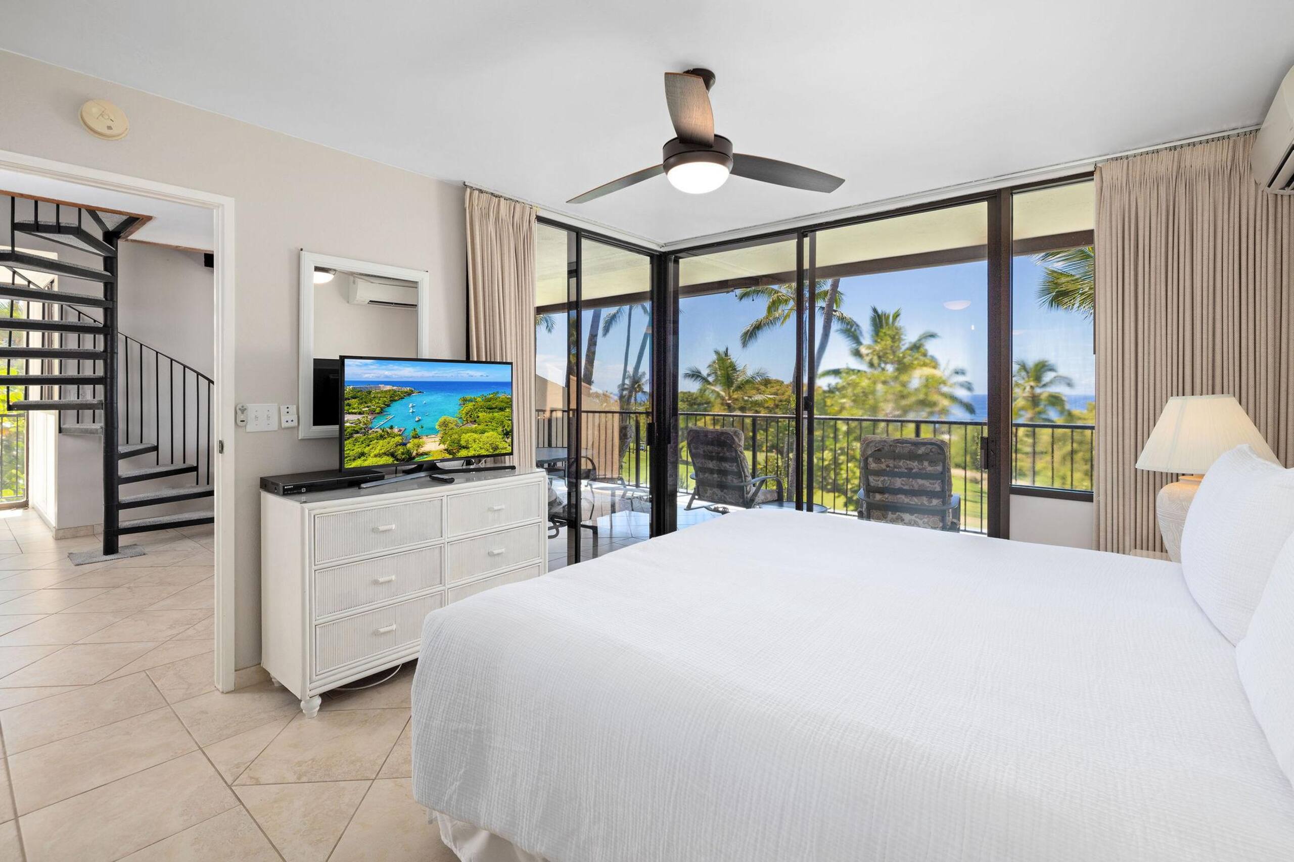Condo in Kailua-Kona · ★4.67 · 3 bedrooms · 4 beds · 2 private baths - Image 12