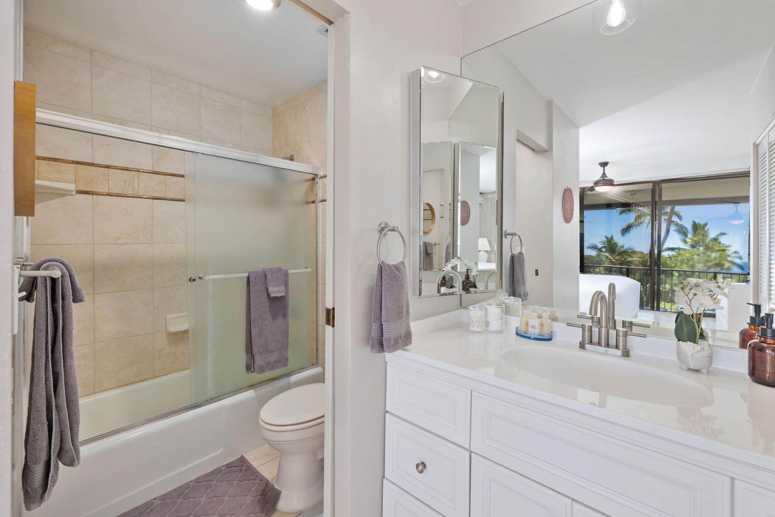 Condo in Kailua-Kona · ★4.67 · 3 bedrooms · 4 beds · 2 private baths - Image 14