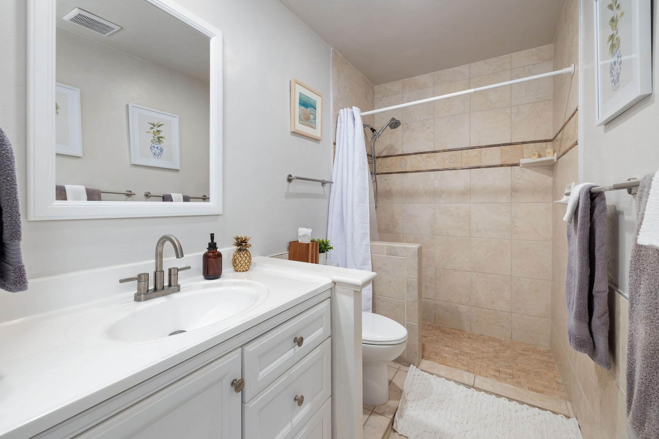 Condo in Kailua-Kona · ★4.67 · 3 bedrooms · 4 beds · 2 private baths - Image 19