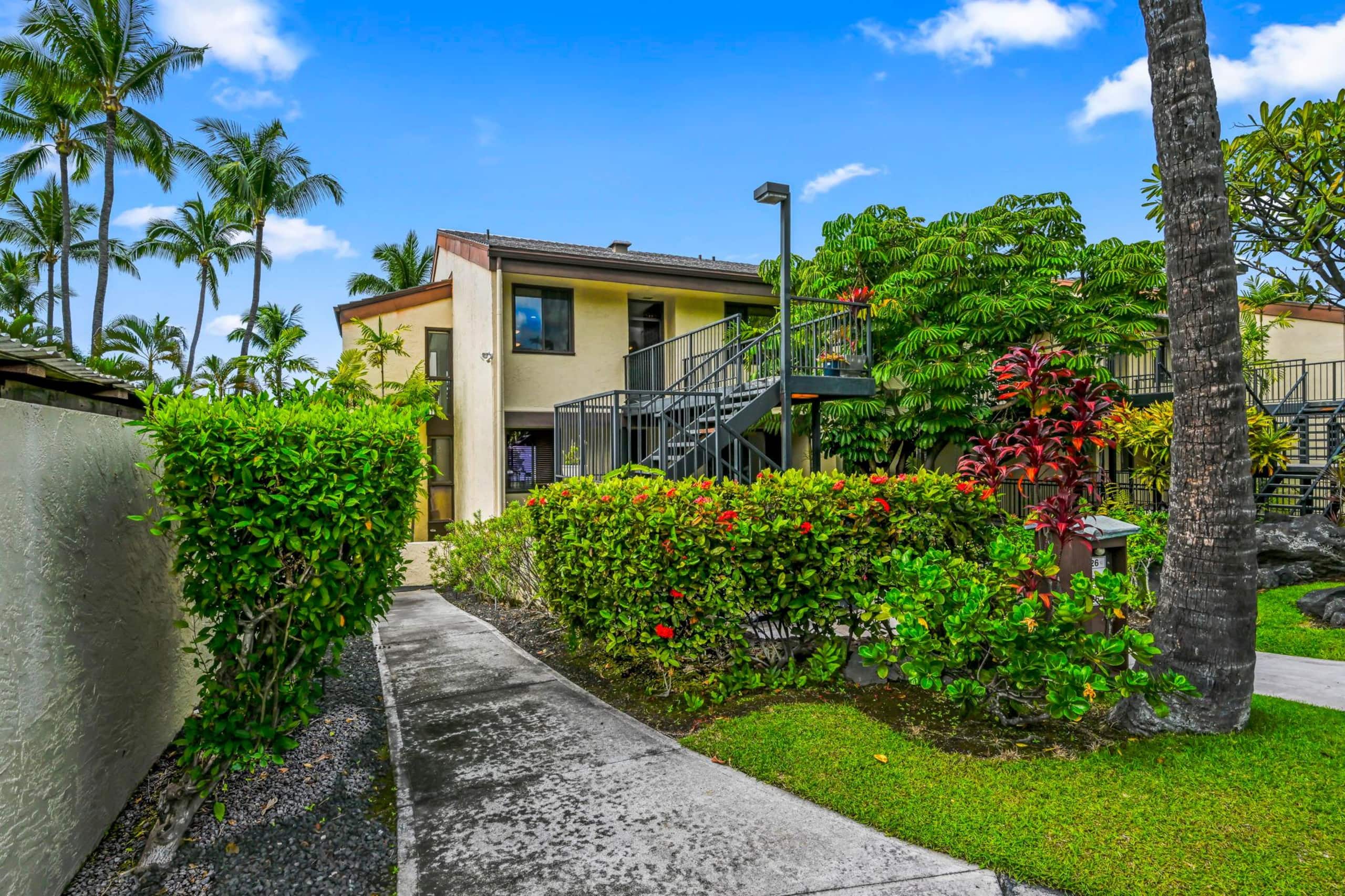 Condo in Kailua-Kona · ★4.67 · 3 bedrooms · 4 beds · 2 private baths - Image 47