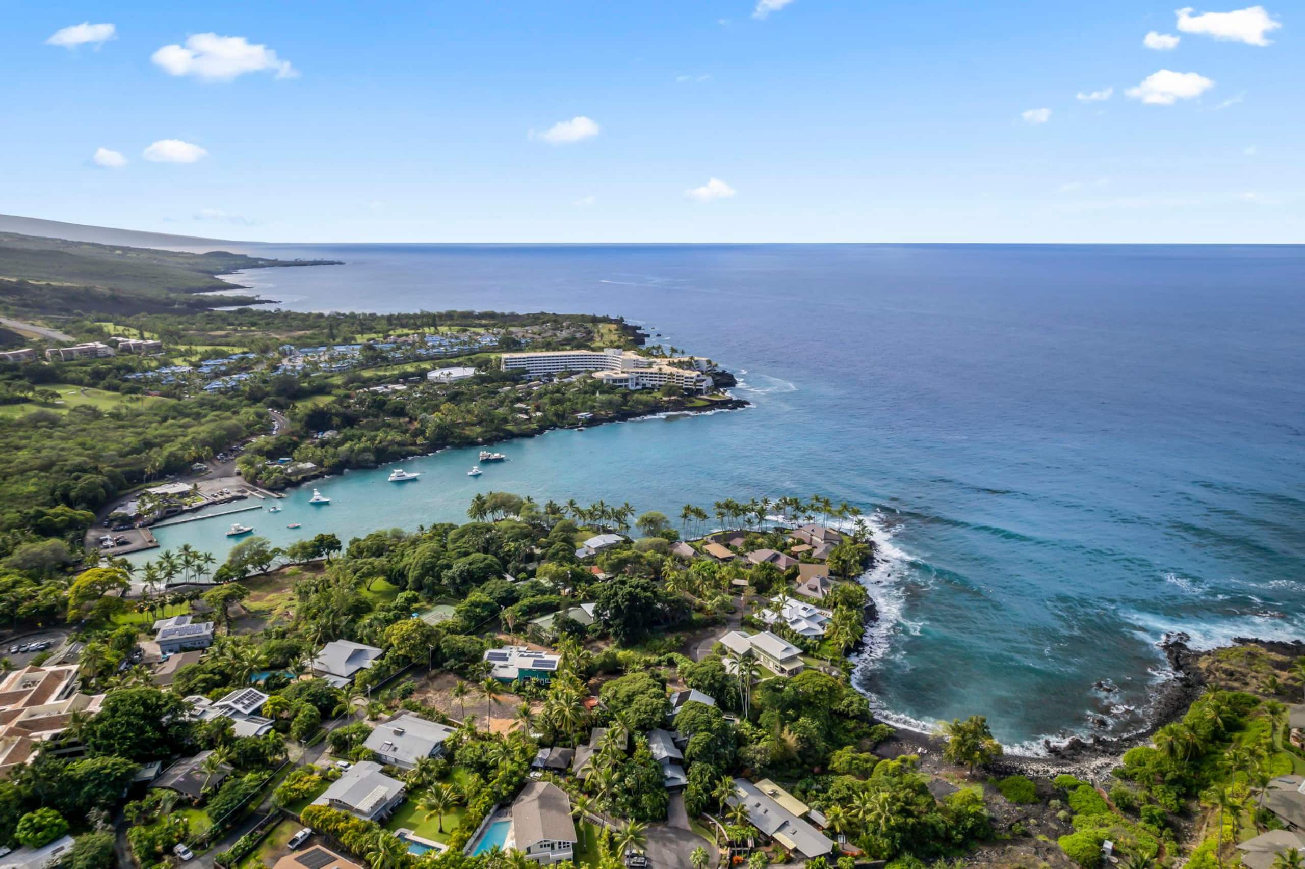Condo in Kailua-Kona · ★4.67 · 3 bedrooms · 4 beds · 2 private baths - Image 40