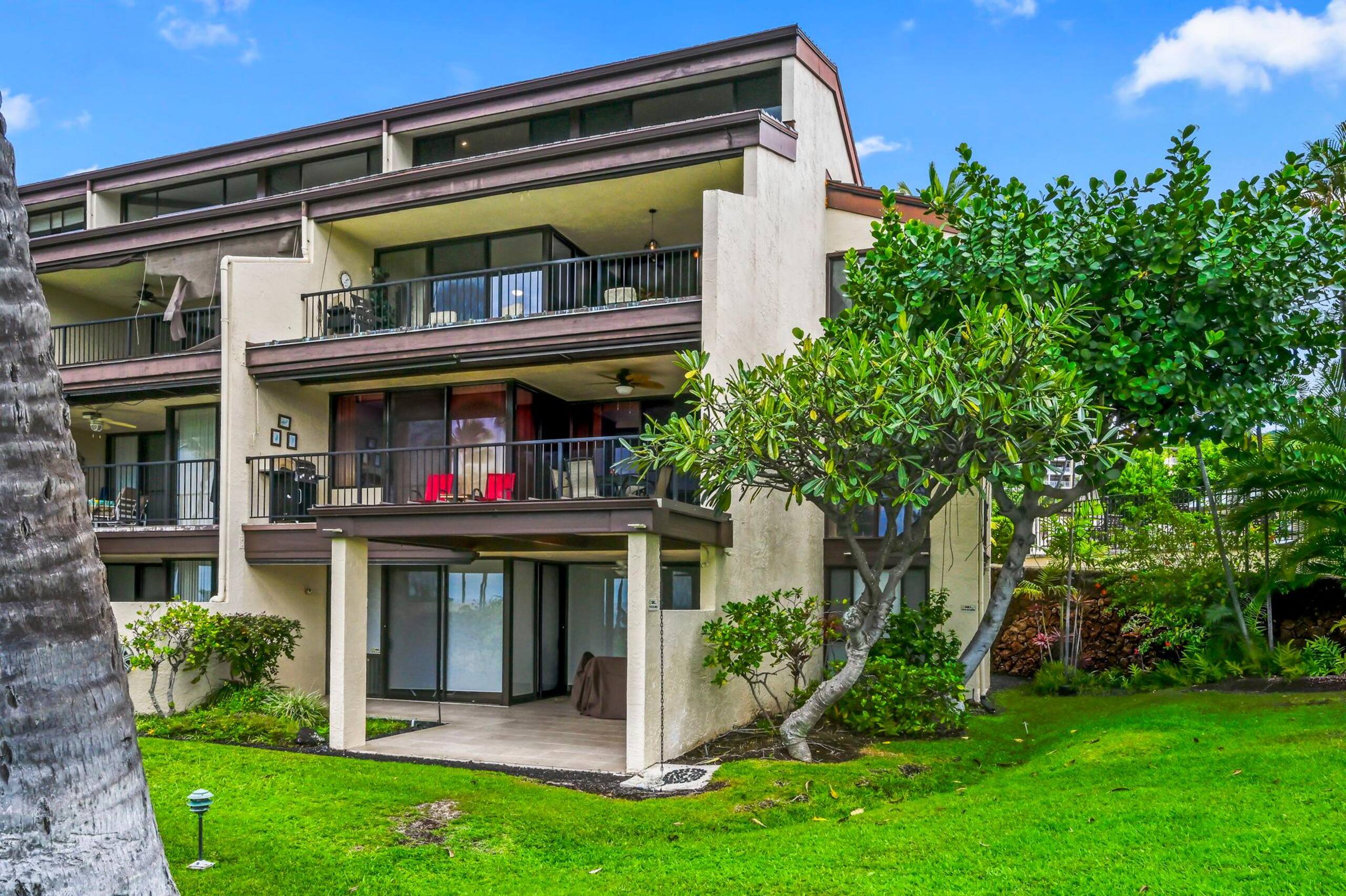 Condo in Kailua-Kona · ★4.67 · 3 bedrooms · 4 beds · 2 private baths - Image 45
