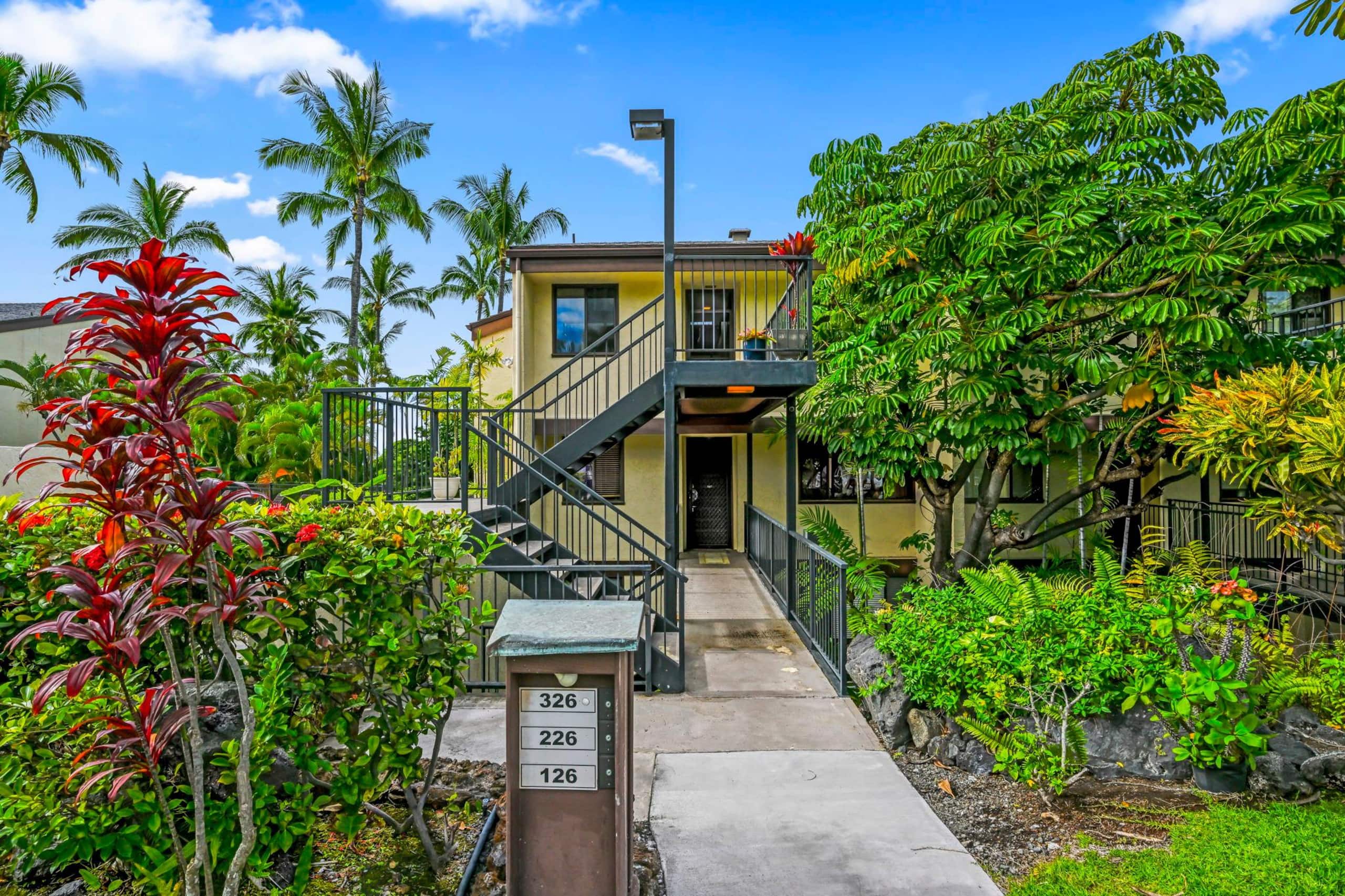Condo in Kailua-Kona · ★4.67 · 3 bedrooms · 4 beds · 2 private baths - Image 46