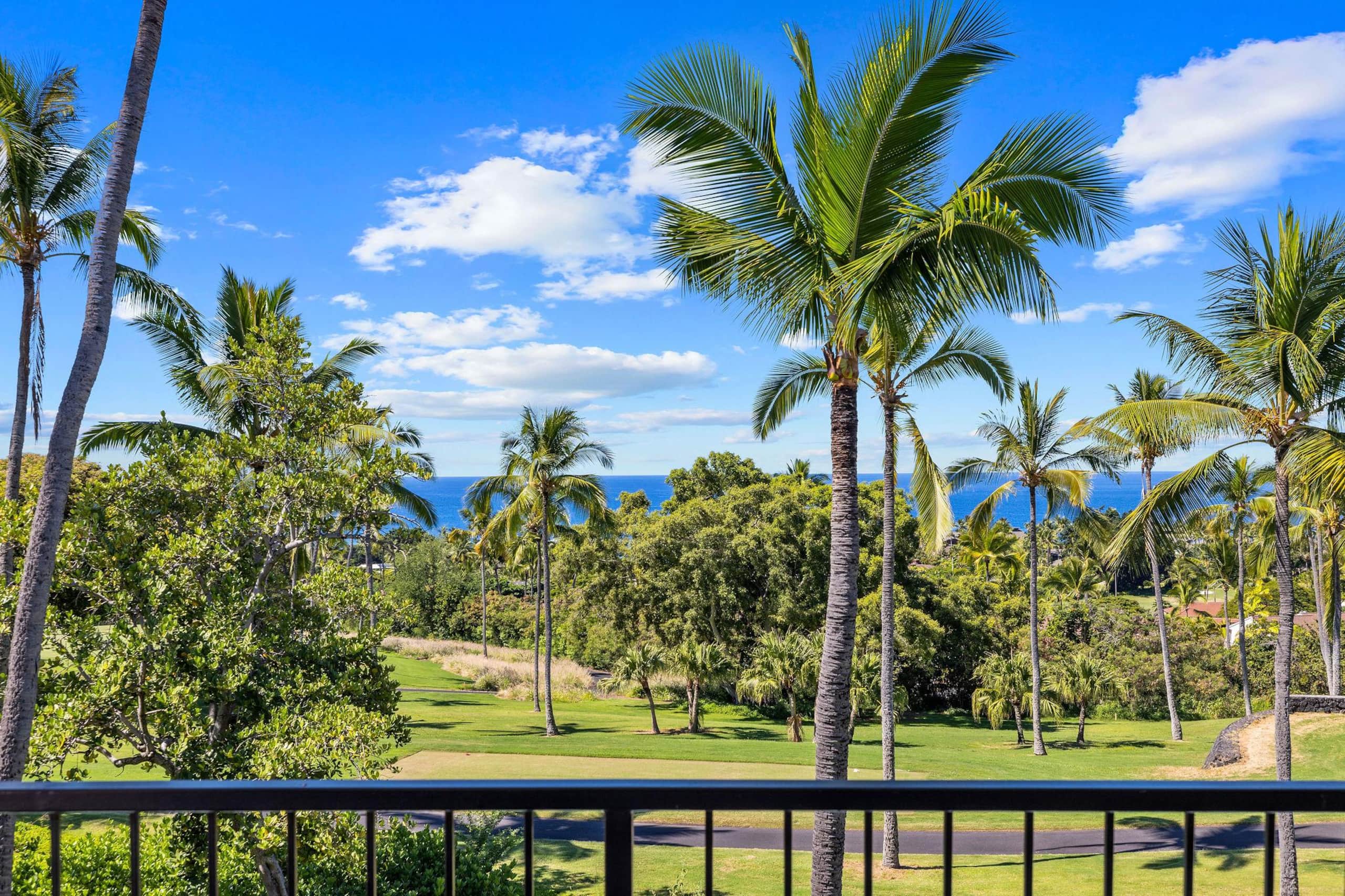 Condo in Kailua-Kona · ★4.67 · 3 bedrooms · 4 beds · 2 private baths - Image 32