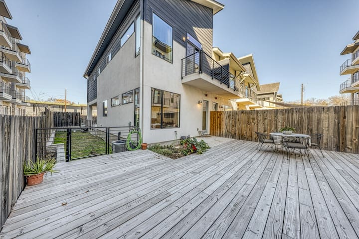 Downtown 2BR | Deck | Dog Friendly