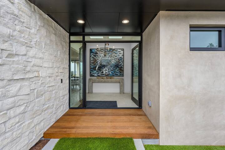 Goldenview | 4BR Ocean, City & Bay Escape + Spa gallery image 4