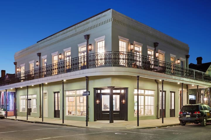 The Historic Burgundy House | Sleeps 14