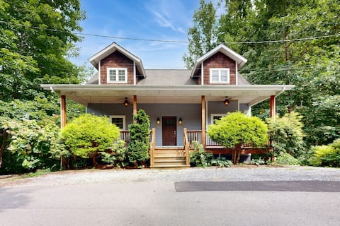 Spacious 5BR Mountainview Dog Friendly | Pool