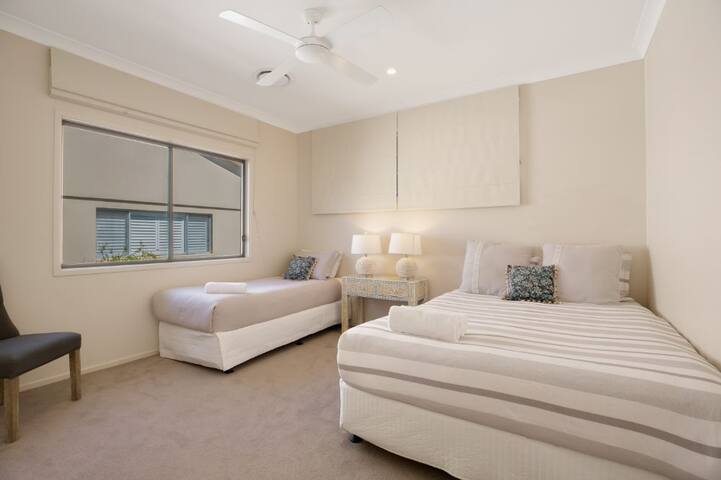 Absolute Beachfront Marcus gallery image 3