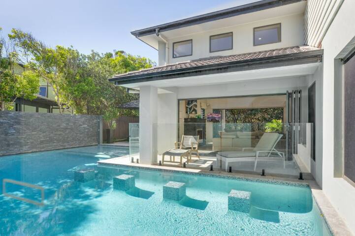 Absolute Beachfront Marcus gallery image 2