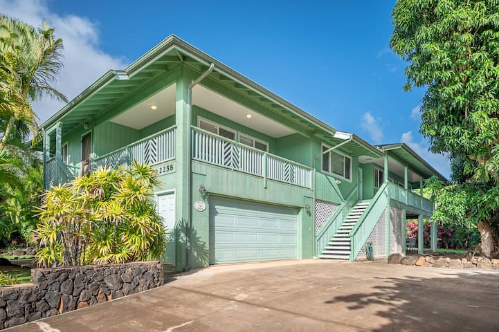 New Listing 4 bedroom steps from Poipu beach AC