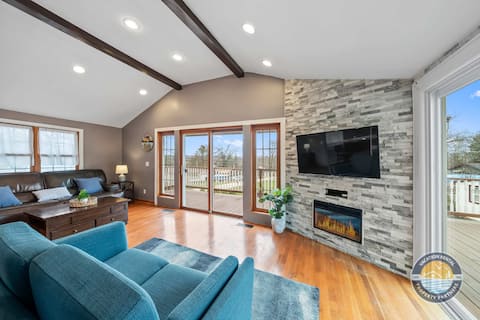 Spacious Lake Geneva Retreat for 16 Guests