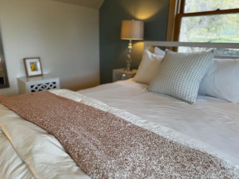 Garden Terrace, Steps from Downtown Bayfield