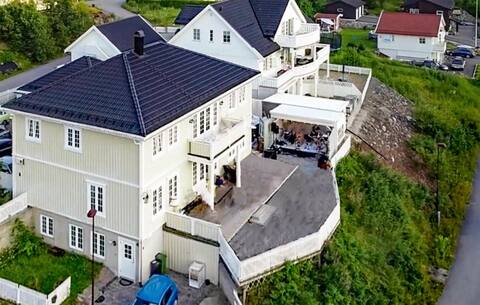 Cozy home in Porsgrunn with heated swimming pool