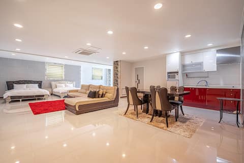 River View Spa 202, a comfortable resting space in North Han River River View