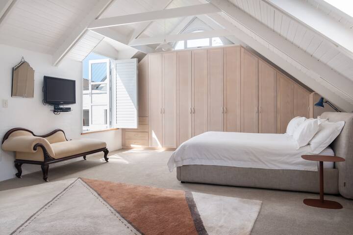 Upper Paradise with Pool Newlands gallery image 5