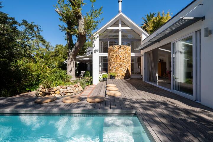 Upper Paradise with Pool Newlands