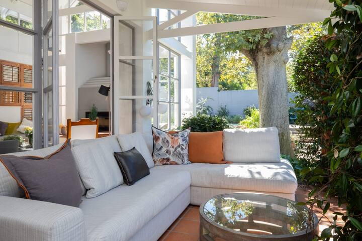 Upper Paradise with Pool Newlands gallery image 3