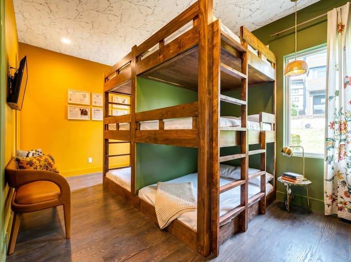 Enjoy the perfect mix of fun and comfort in this stylish bunk room, ideal for family reunions or groups. With vibrant décor and a cozy layout, it’s the perfect retreat for sharing laughter after exploring Nashville!